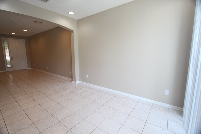Building Photo - Townhome in Oakleaf Plantation