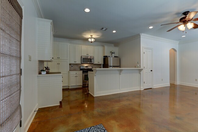 Building Photo - 110 Corita Ct
