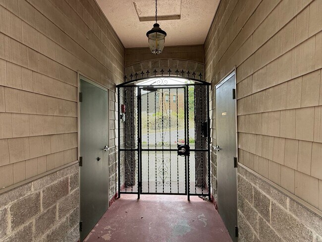 Foto del edificio - Beautiful 2 Bed 2 Bath Condo Near Sacred H...