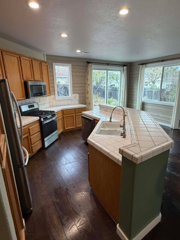 Foto del edificio - 6931 Loheit Way