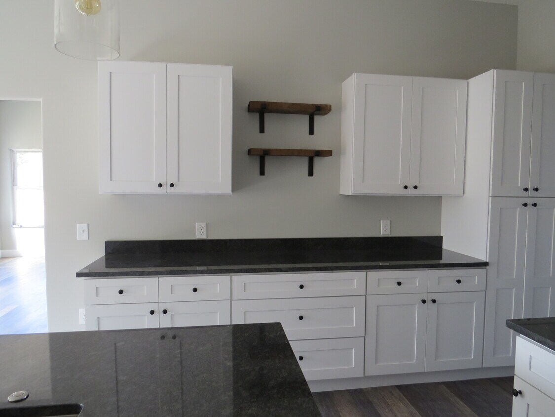 Primary Photo - 150 Cedars Pl