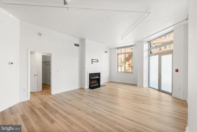 Building Photo - 1205 N Garfield St