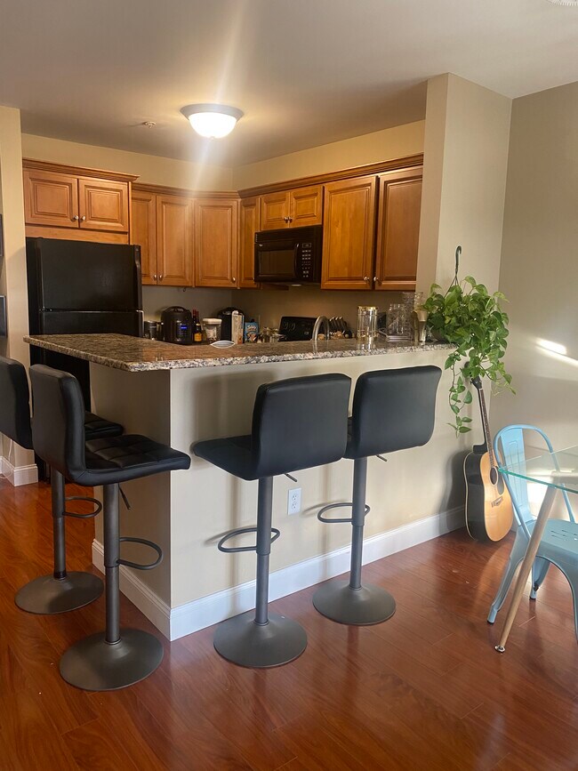 Foto del edificio - 140 Railroad Ave