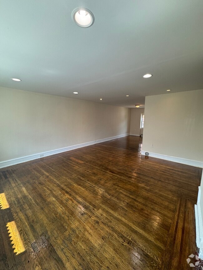 Building Photo - 327 W Wingohocking St