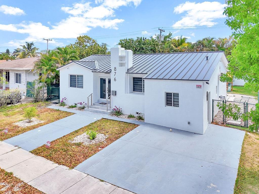 Foto principal - 876 NE 81st St