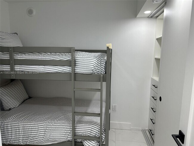 Building Photo - 9273 Collins Ave