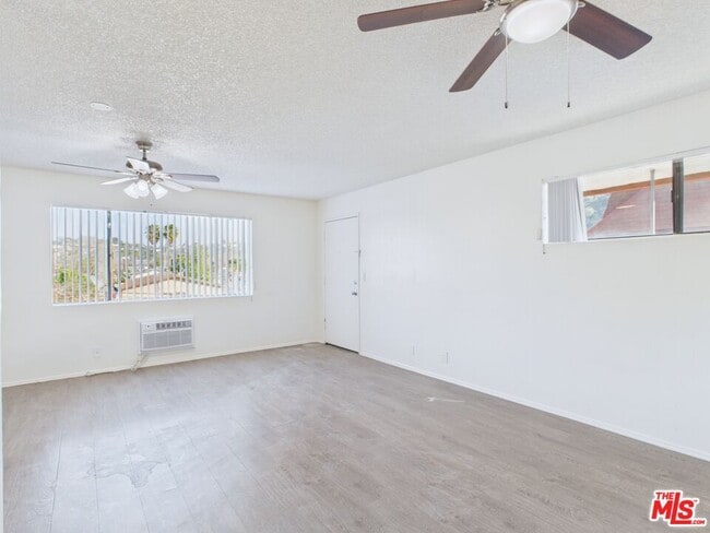 Foto del edificio - 236 S Ave 55