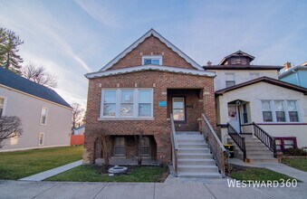 Building Photo - 501 W Diversey Pkwy