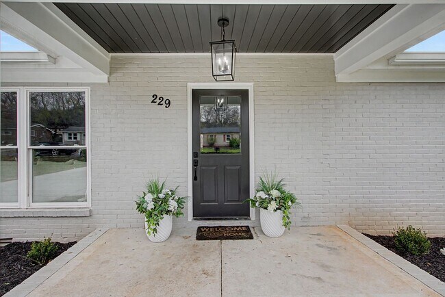 Foto del edificio - Fully Renovated 3 Bedroom Home for Rent in Franklin, TN Near Downtown Franklin & The Factory