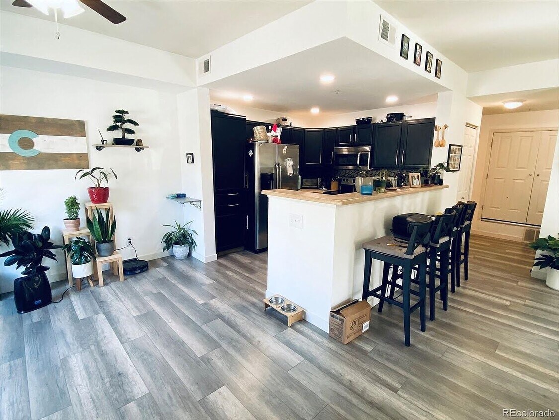 Kitchen - 8707 E Florida Ave