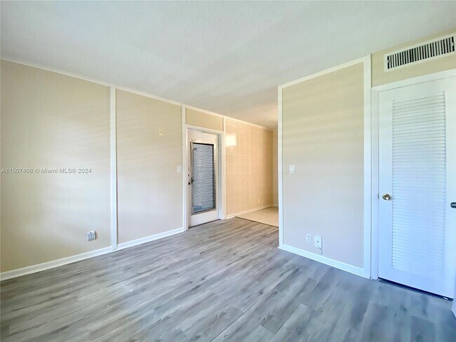 Foto del edificio - 22 SE 3rd Terrace