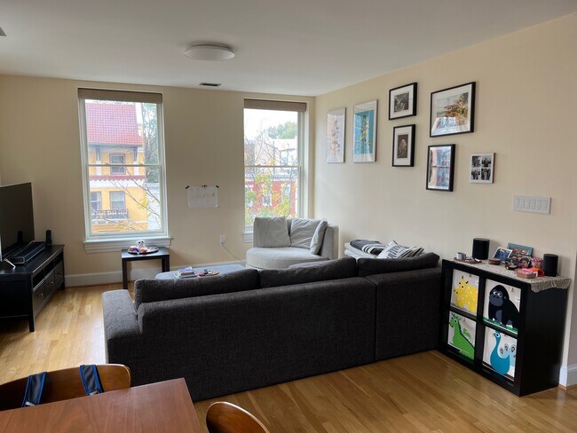 Building Photo - 1325 13th St NW