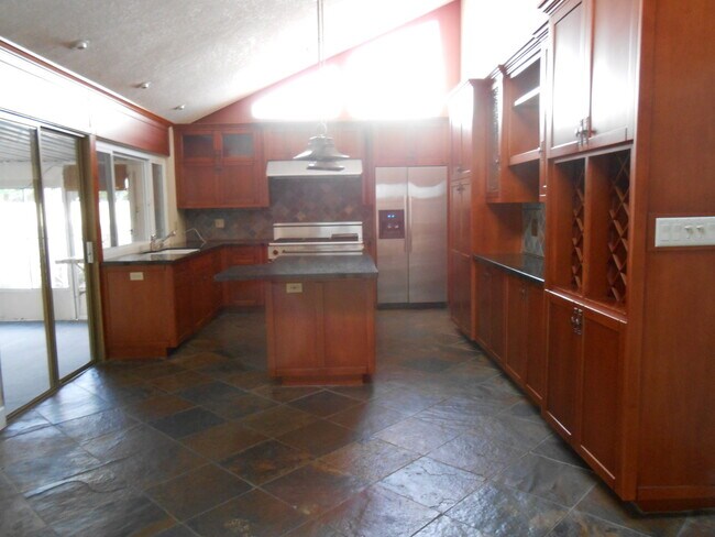 Foto del edificio - Stunning 3-Bed/2-Bath Entertainer's Dream ...