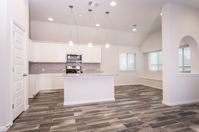 Building Photo - Modern 3 bed 2 bath home!