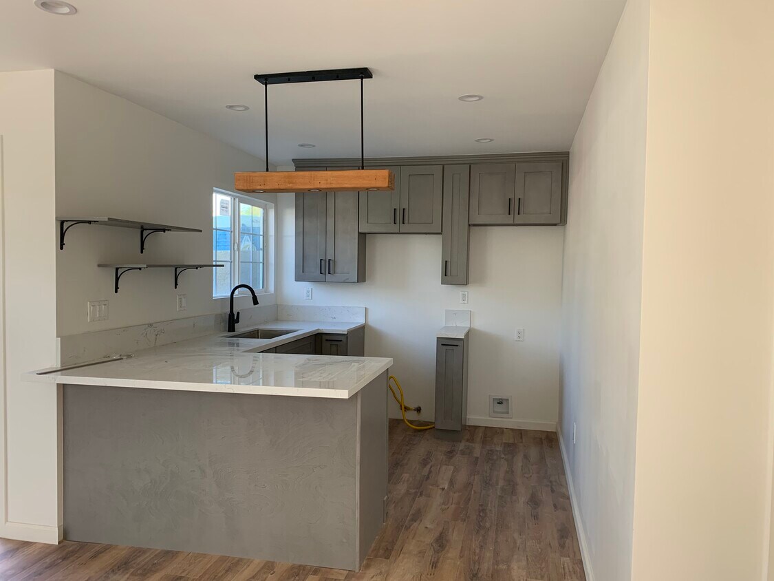 Foto principal - 905 E 70th St