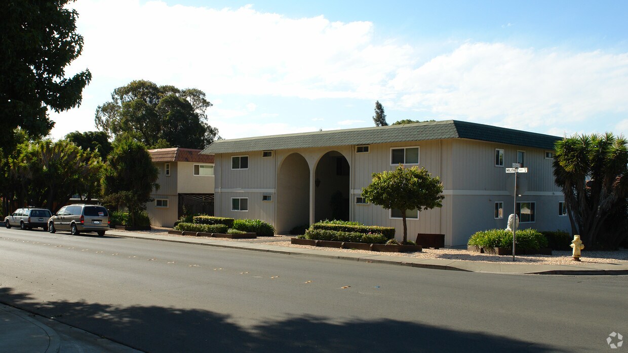 Foto del edificio - 702-714 Military East St