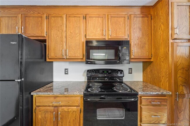 Building Photo - 17 Oak Forest Dr