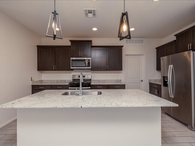 Foto del edificio - 4 Bedroom 2.5 Bathroom