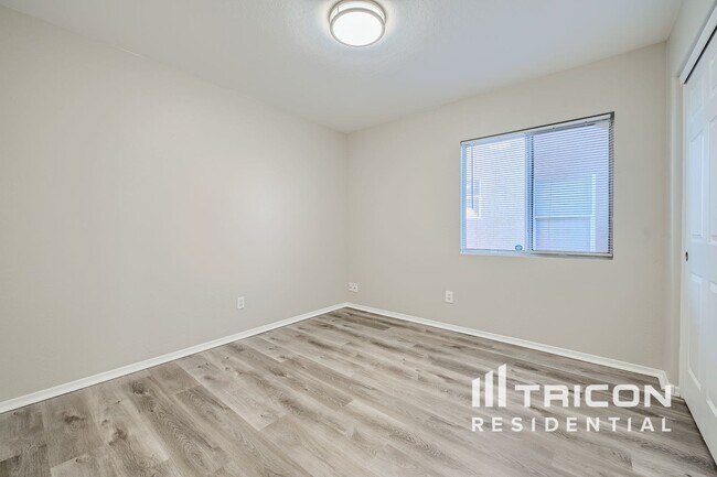 Building Photo - 11208 W Devonshire Ave