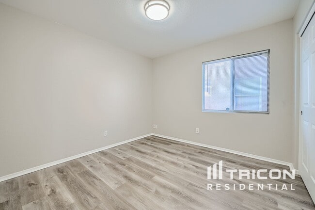 Foto del edificio - 11208 W Devonshire Ave