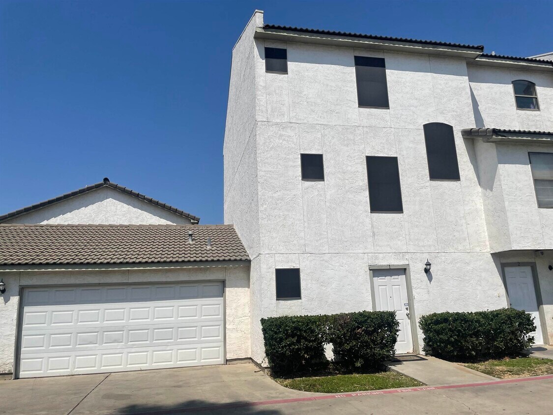 100 W Village Blvd Unit 1A, Laredo, TX 78041 Condo for Rent in Laredo, TX