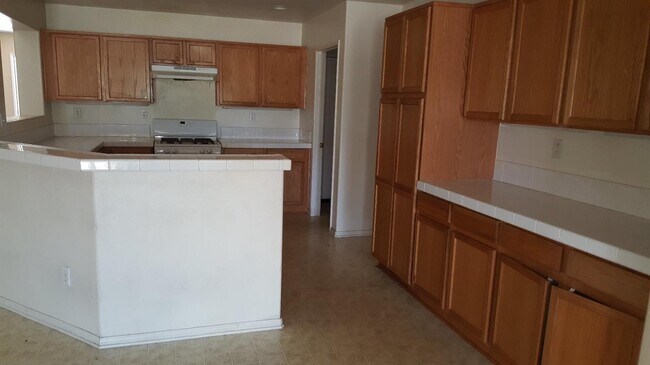 Foto del edificio - 9656 Peridot Ave