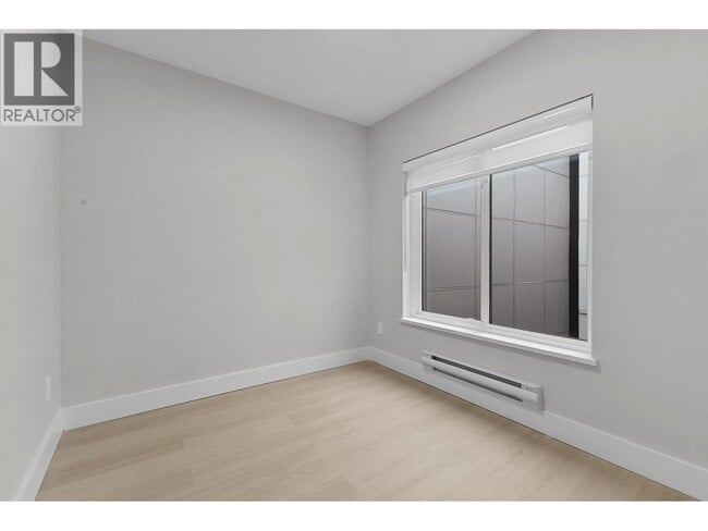 Building Photo - 3050 Kingsway