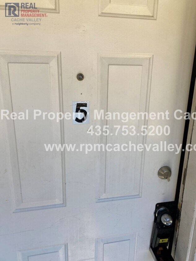 Foto principal - 271 Riverbend Rd