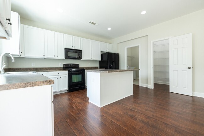 Foto del edificio - 1273 Lanier Springs Dr NE