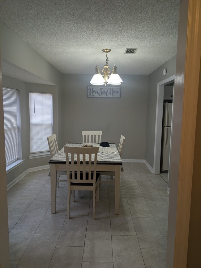 Foto del edificio - 627 Trevor St