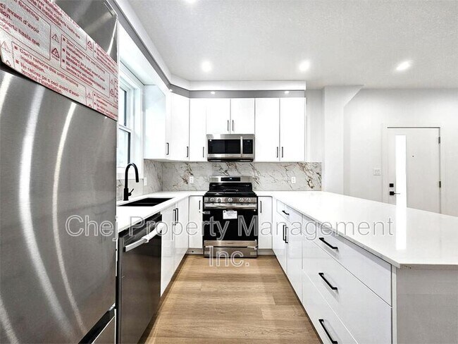 Photo du bâtiment - 10698-10661 61 St NW