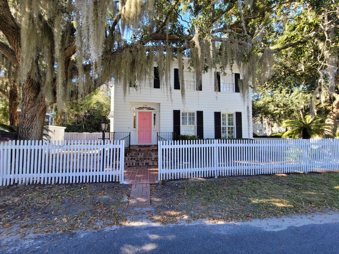 Primary Photo - 504 East St