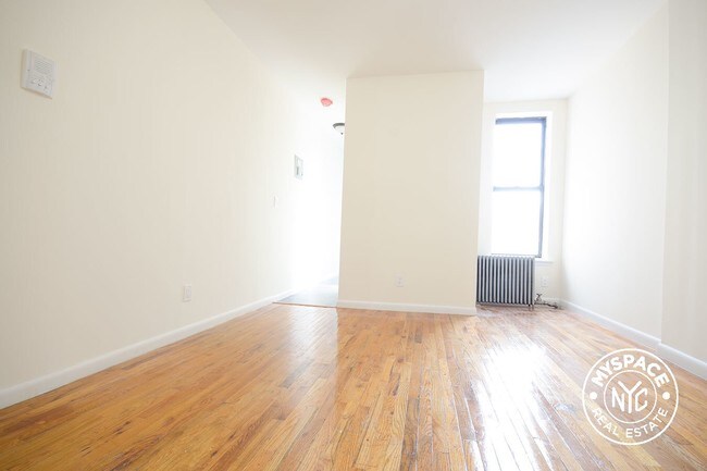 Building Photo - 876 Gates Ave