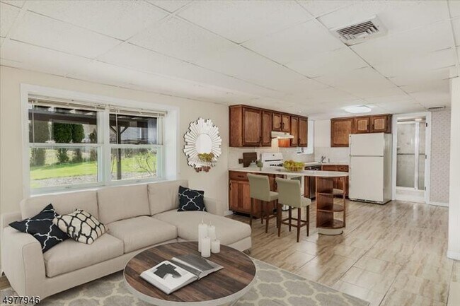 Building Photo - 54 Boonstra Dr