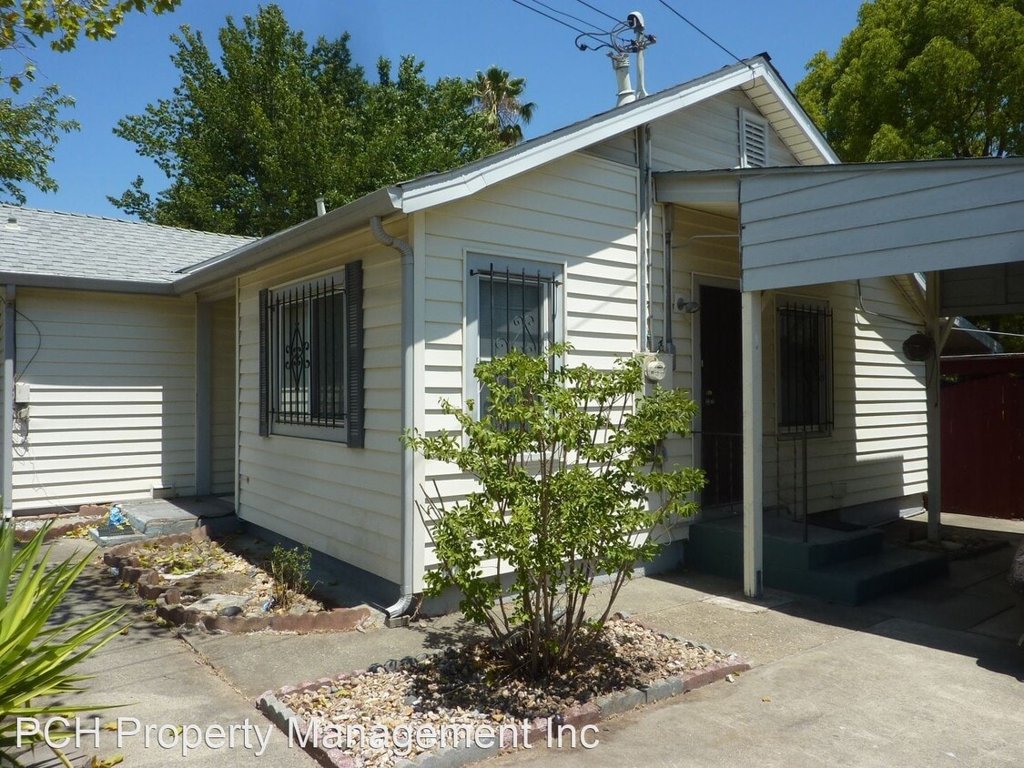 Primary Photo - Studio, 1 bath House - 2590 Grove Avenue