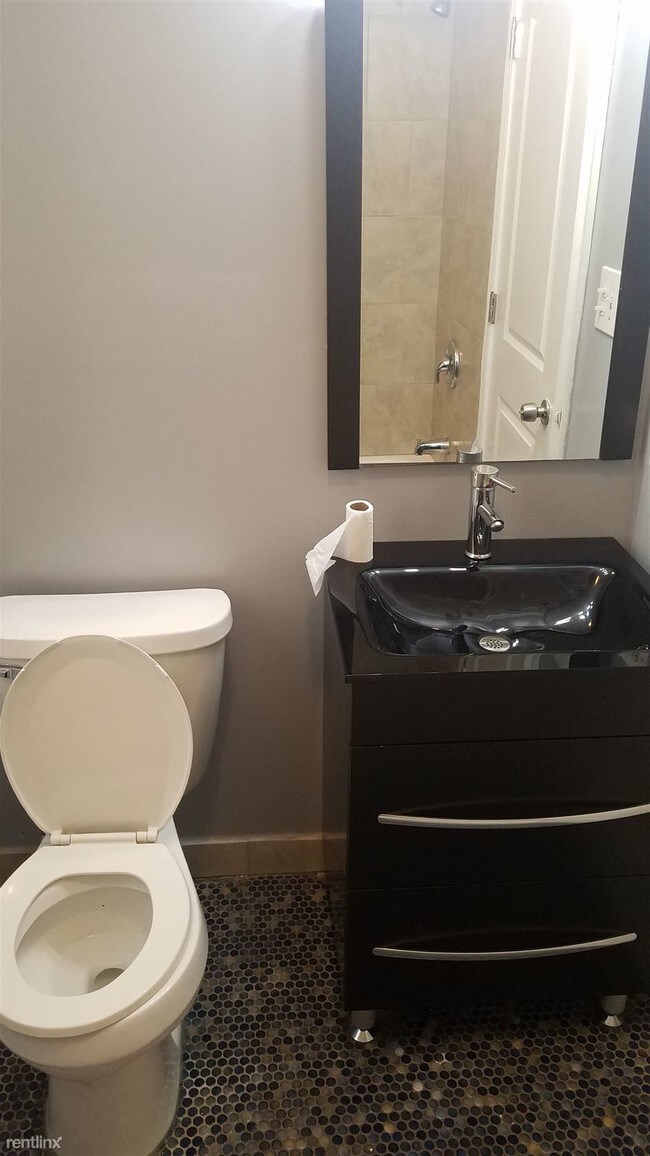 Building Photo - 3 br, 1 bath Apartment - 1122 W 76th St 3W