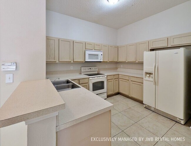 Building Photo - 9625 Amarante Way