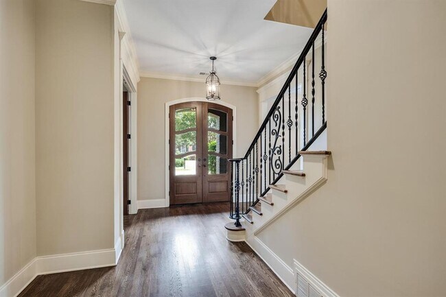 Building Photo - HOME FOR SALE or rent Gorgeous executive home in gated community!