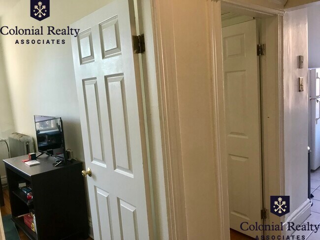 Building Photo - 6 Camelot Ct