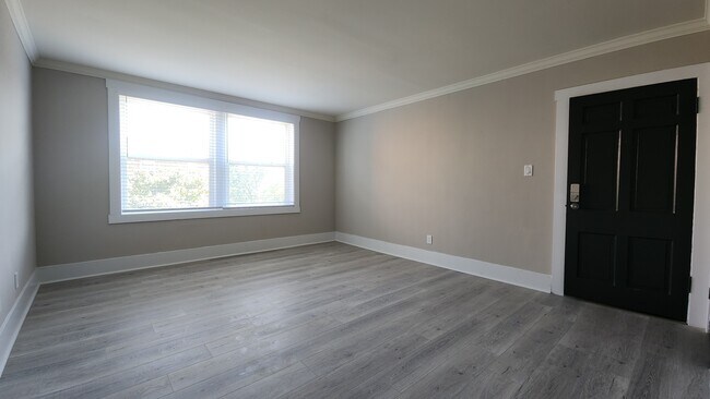 Foto del edificio - 803 Westwood Dr