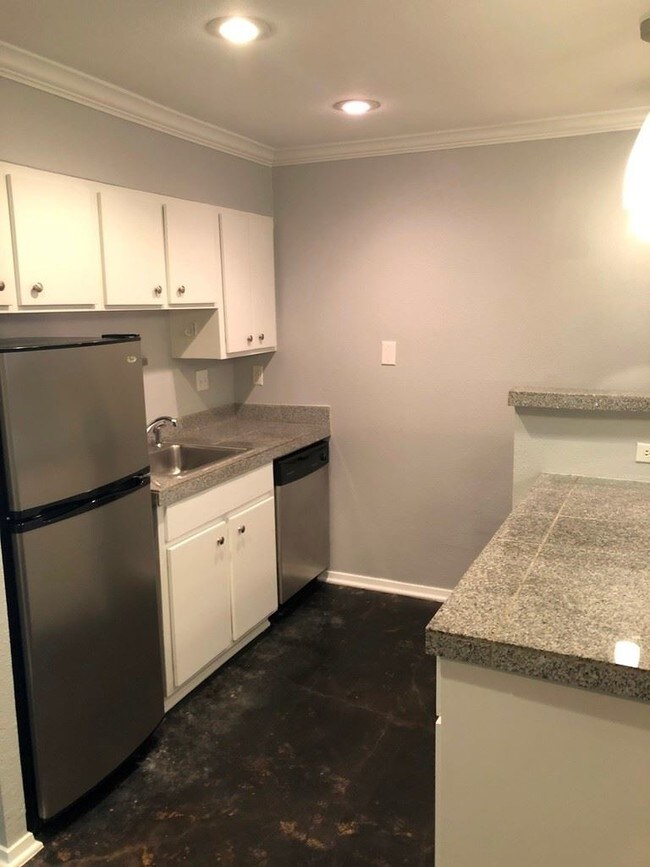 Building Photo - 1 br, 1 bath House - 2514 Thornton Rd. #12