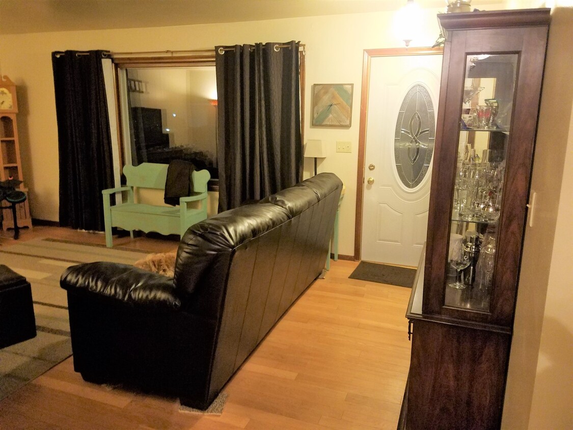 Foto principal - 3BR Ranch Home on West Side of Eau Claire ...