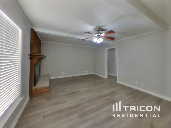 Foto del edificio - 3240 Springwood Ln