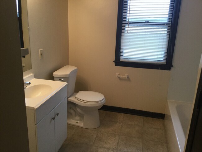 Foto del edificio - 3616 N 58th Blvd
