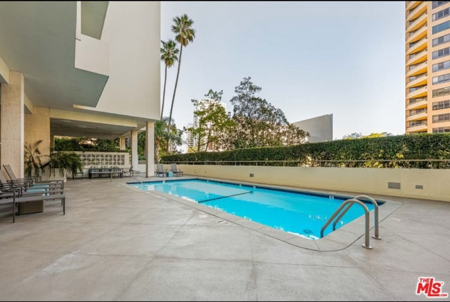 Building Photo - 10433 Wilshire Blvd