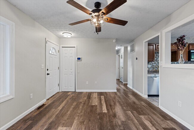 Foto del edificio - 2750 Arbury Ct