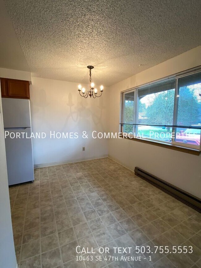 Building Photo - Milwaukie Tri-plex - 3 Bedroom