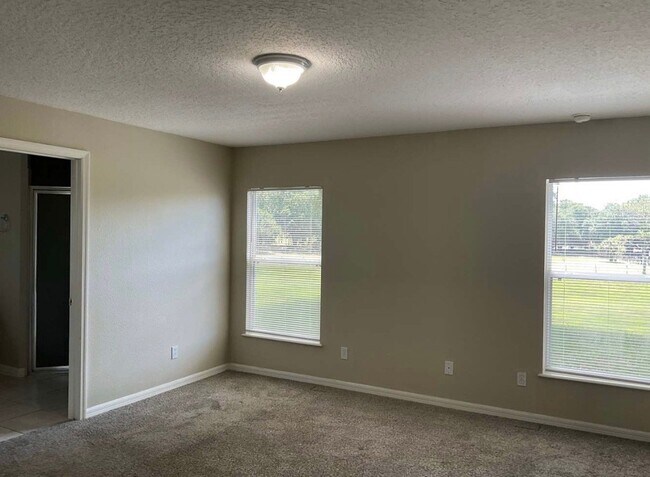 Foto del edificio - 1649 Lakewood Ave SE