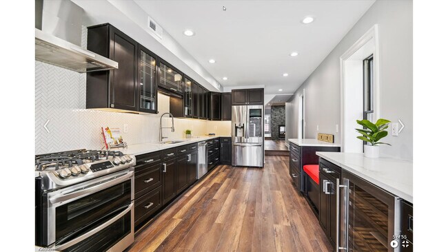 Kitchen - 675 Washington Blvd