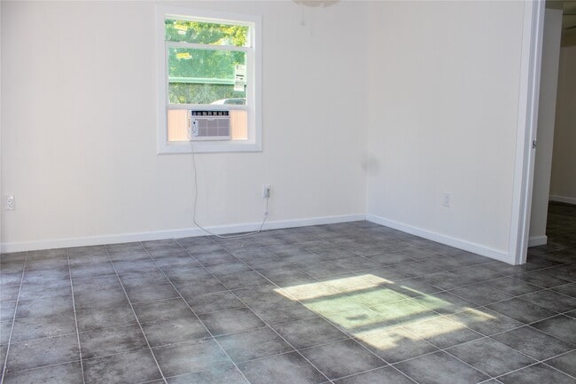 Building Photo - 7003 Hoffman St